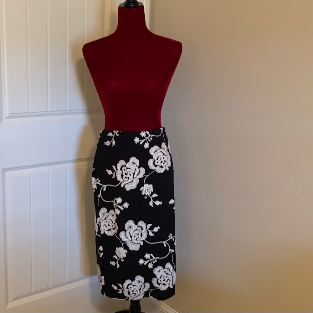 Black And Cream Floral Embroidered Pencil Skirt